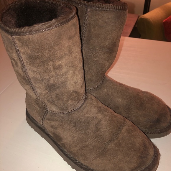 Size 6 Short, Chocolate Uggs women’s - Picture 3 of 4